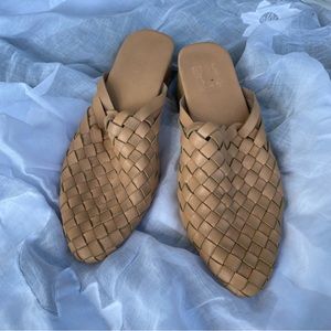 Liberté Prague woven leather mules shoes sandals neutral cream tan point toe 36